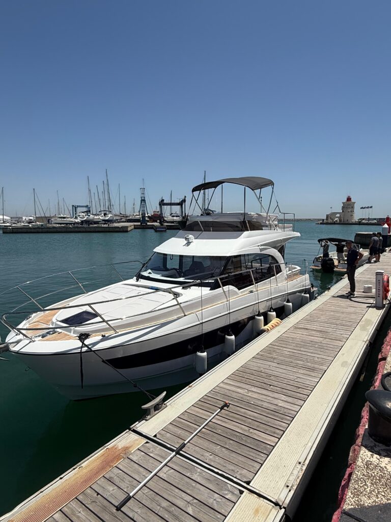 Entrega de un Beneteau Antares 11 Fly: otra nueva aventura comienza